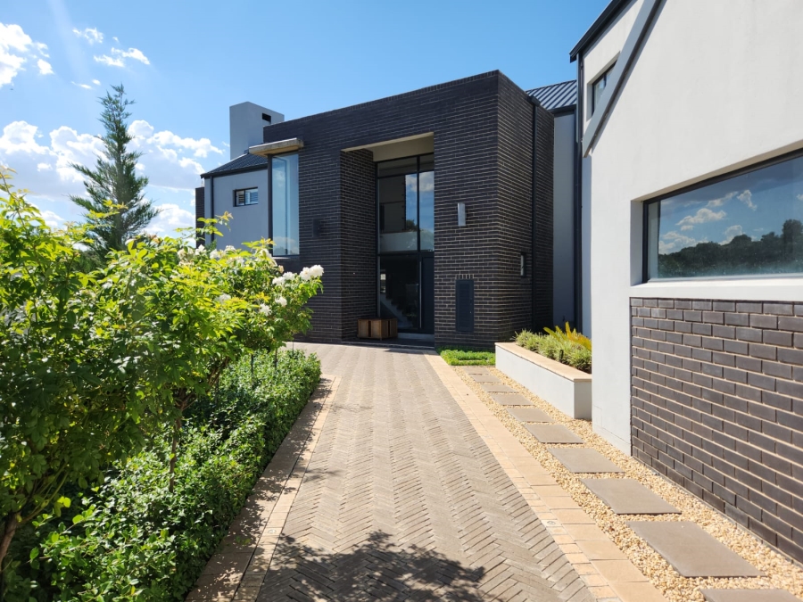 5 Bedroom Property for Sale in Somerton Estate Free State